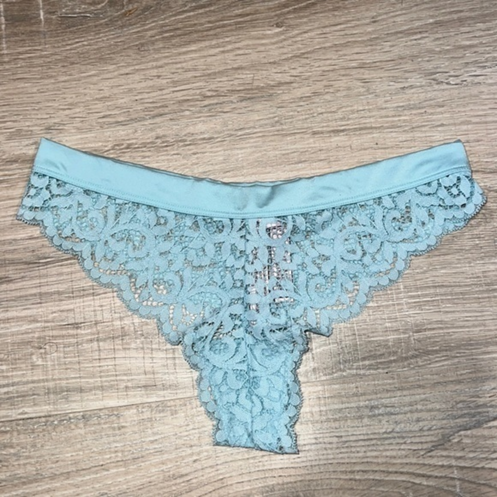 Victoria’s Secret blue lacy thong‎